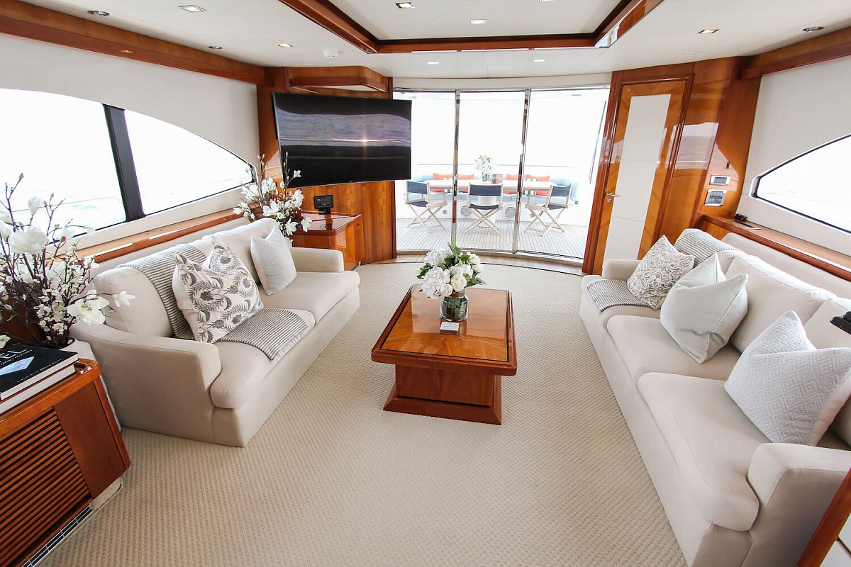 Аренда моторной яхты Sunseeker 90 Notorious в Дубае ОАЭ